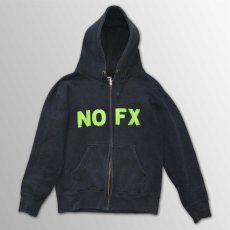 画像2: NOFX / Never Trust A Hippy パーカー【Kidsサイズ】【ユーズド】 (2)